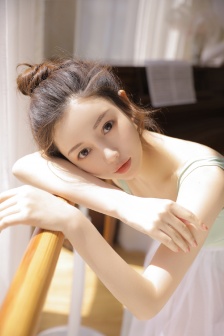 她在丈夫面前被刷了